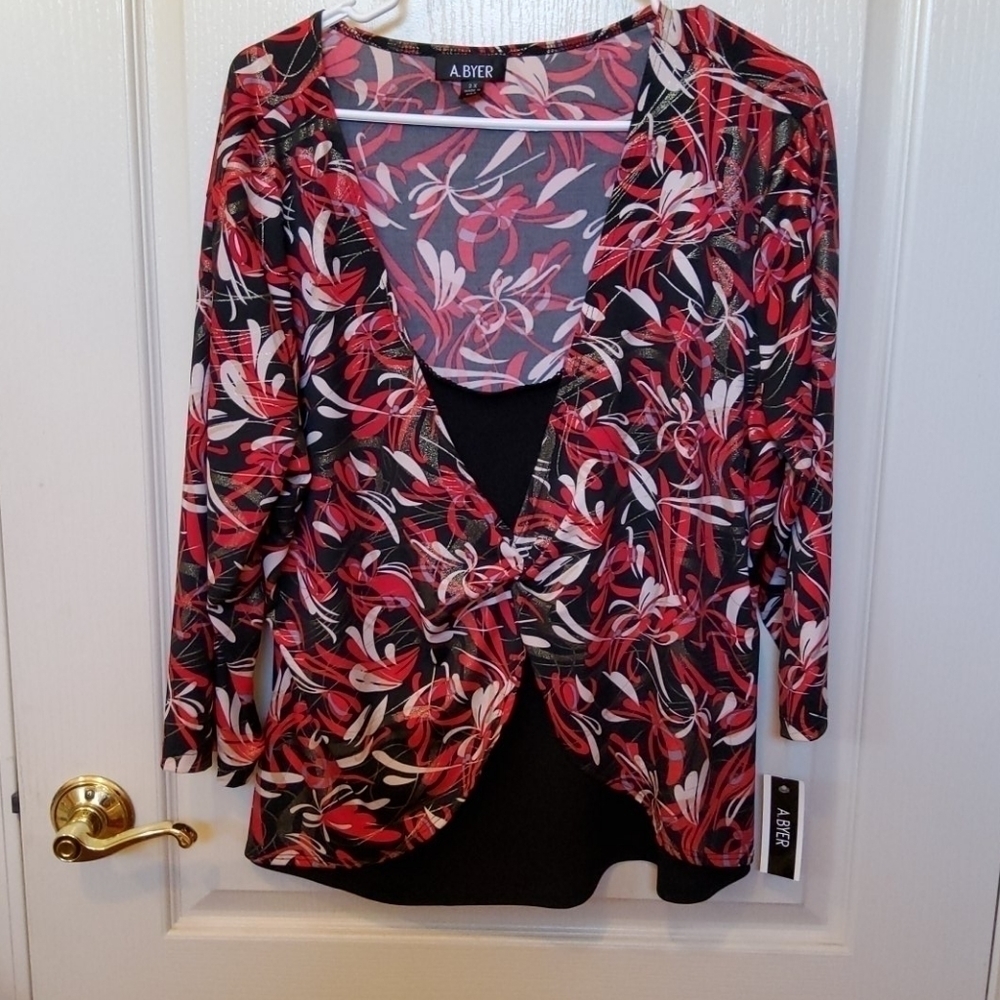 💜💚💛❤ A.  BYER Beautiful Blouse. Silky feeling, 2X New!